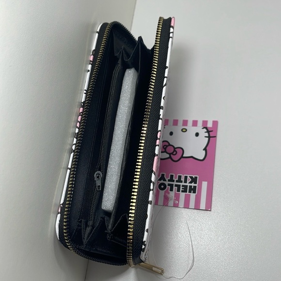 Hello Kitty Zip Around PU DELUX Wallet - Picture 3 of 4
